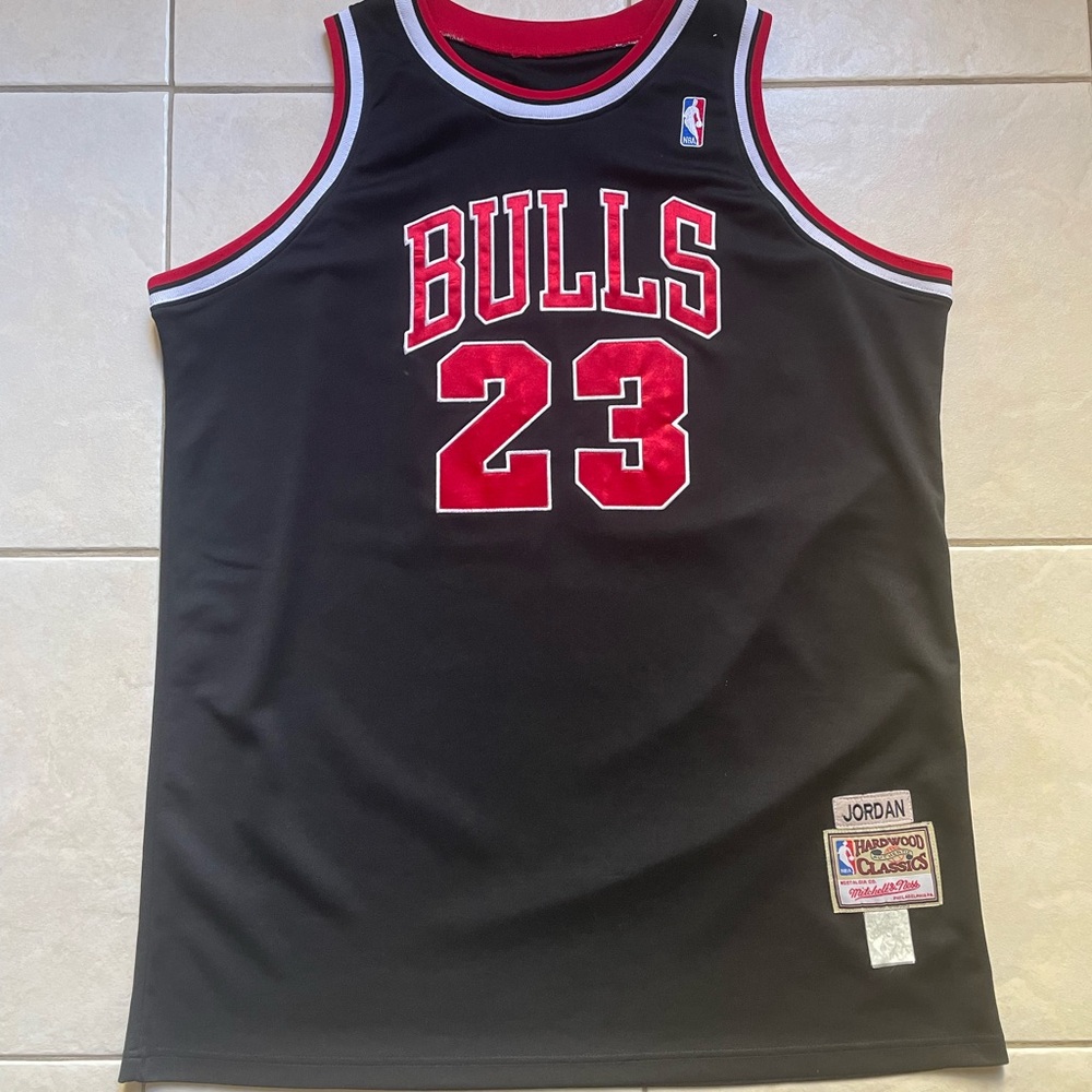 Men's Mitchell & Ness Black & Red Michael Jordan Chicago Bulls #23 Jersey Sz XXL